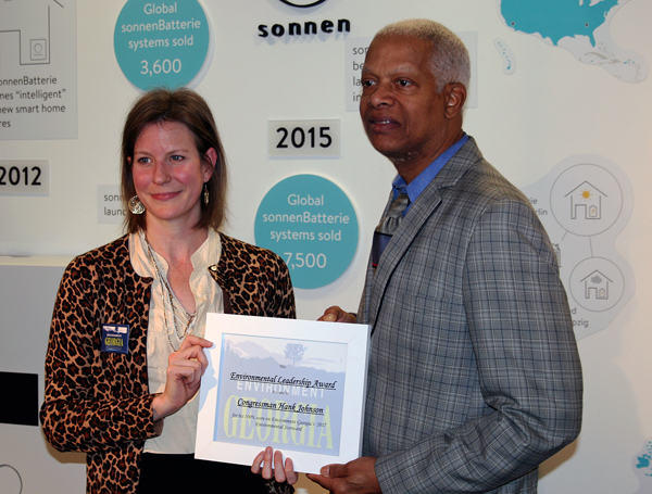 Rep. Hank Johnson receives recognition from Jennette Gayer of Environment Georgia for his 100% voting record on clean energy and the environment in 2017.